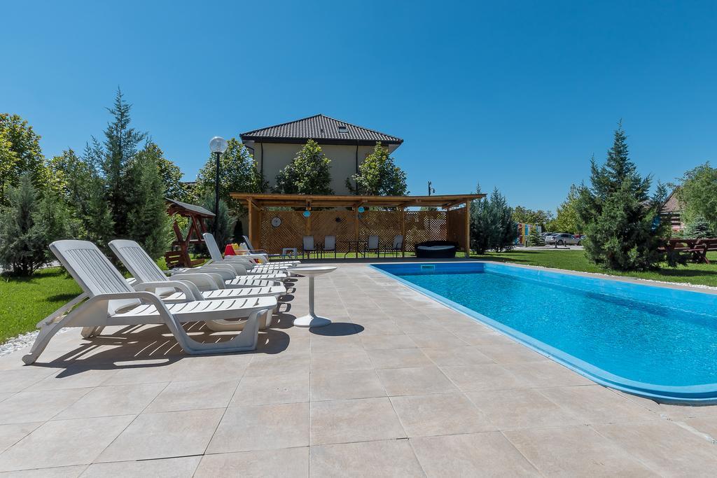 Bucharest Airport Suites & Villas Otopeni Luaran gambar